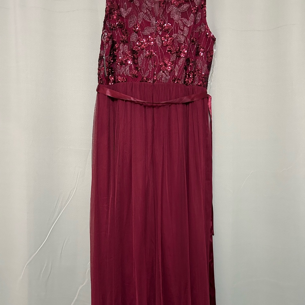 Elegant Sleeveless Burgundy Maxi Dress
